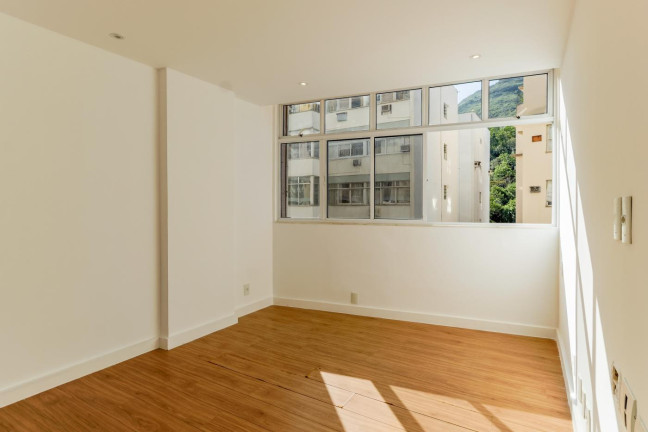 Imagem Apartamento com 2 Quartos à Venda, em Copacabana - Rio De Janeiro Imagem Apartamento com 2 Quartos à Venda, em Copacabana - Rio De Janeiro
