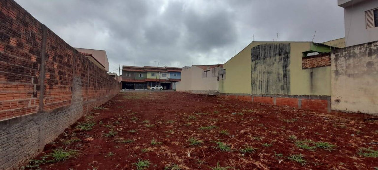 Terreno à Venda, 420 m² em Arapongas