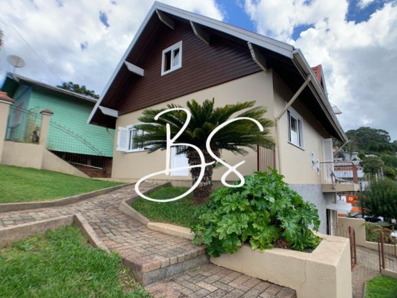 Casa com 4 Quartos à Venda,  em Dutra - Gramado