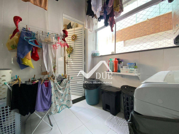 Imagem Sobrado com 4 Quartos à Venda, 228 m² em Embaré - Santos