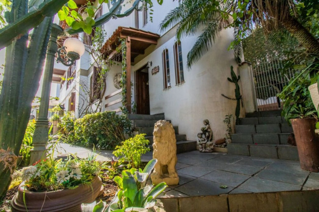 Imóvel com 4 Quartos à Venda,  em Passo Da Areia - Porto Alegre