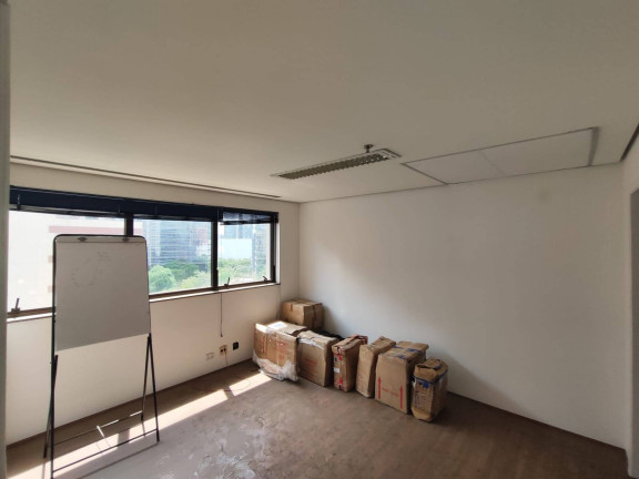 Sala Comercial à Venda, 34 m² em Vila Olímpia - São Paulo