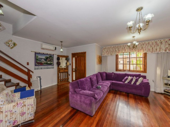 Imagem Casa com 5 Quartos à Venda, 290 m² em Jardim Itu - Porto Alegre Imagem Casa com 5 Quartos à Venda, 290 m² em Jardim Itu - Porto Alegre