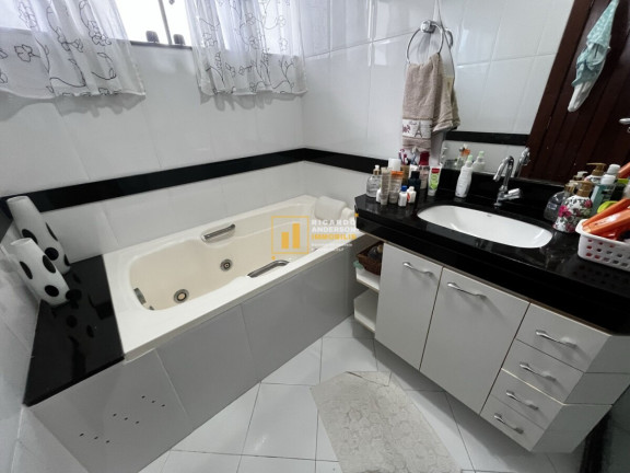 Imagem Casa com 5 Quartos à Venda, 260 m² em Buraquinho - Lauro De Freitas