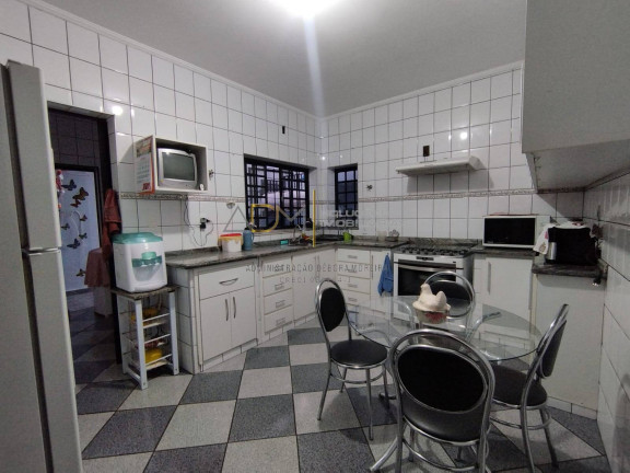 Imagem Sobrado com 4 Quartos à Venda, 420 m² em Centro - Botucatu