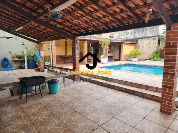 Casa com 4 Quartos à Venda, 271 m² em São Jorge - Santos
