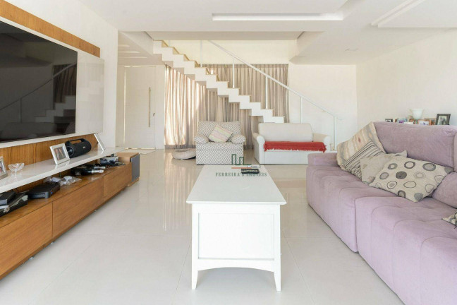 Imagem Casa com 3 Quartos à Venda, 275 m² em Pendotiba - Niterói
