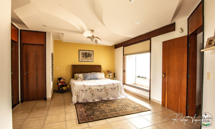 Sobrado com 4 Quartos à Venda, 761 m² em Residencial Aldeia Do Vale - Goiânia