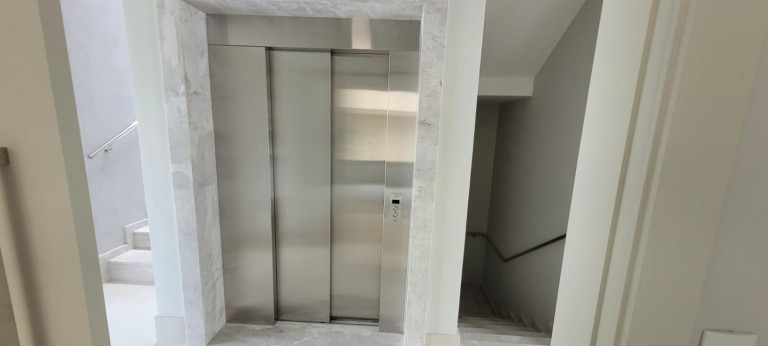 Imagem Casa de Condomínio com 6 Quartos à Venda, 500 m² em Alphaville Empresarial - Barueri Imagem Casa de Condomínio com 6 Quartos à Venda, 500 m² em Alphaville Empresarial - Barueri