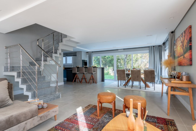 Imagem Casa com 3 Quartos à Venda,  em Ipanema - Porto Alegre