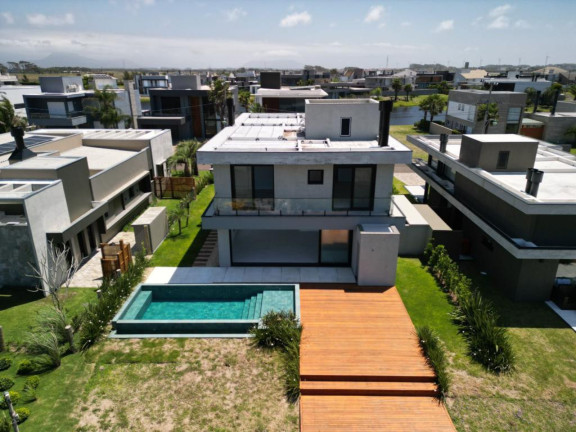 Imagem Casa com 5 Quartos à Venda, 270 m² em -- - Capao Da Canoa