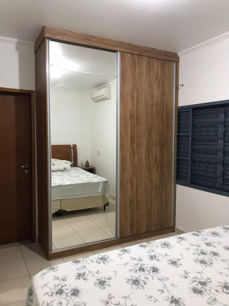 Imagem Casa com 3 Quartos à Venda, 232 m² em Campos Elíseos - Taubaté Imagem Casa com 3 Quartos à Venda, 232 m² em Campos Elíseos - Taubaté
