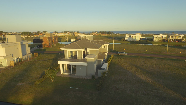 Imagem Apartamento com 3 Quartos à Venda, 126 m² em Navegantes - Capão Da Canoa Imagem Apartamento com 3 Quartos à Venda, 126 m² em Navegantes - Capão Da Canoa