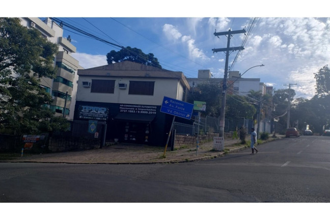 Imóvel Comercial à Venda, 840 m² em Cristo Redentor - Porto Alegre