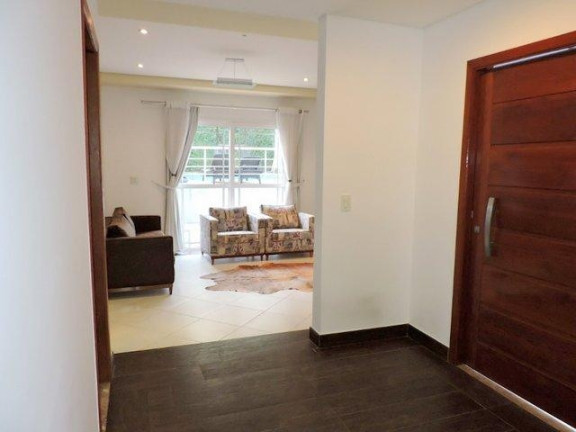 Imagem Casa com 4 Quartos à Venda, 400 m² em Golf Village - Carapicuíba Imagem Casa com 4 Quartos à Venda, 400 m² em Golf Village - Carapicuíba