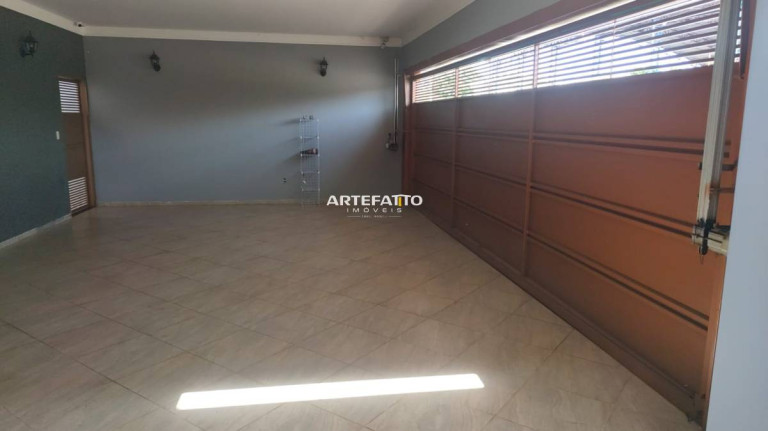 Imagem Casa com 4 Quartos à Venda, 240 m²