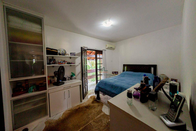 Imagem Casa com 6 Quartos à Venda, 250 m² em Itaipu - Niterói Imagem Casa com 6 Quartos à Venda, 250 m² em Itaipu - Niterói