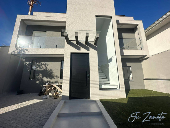 Sobrado com 4 Quartos à Venda, 352 m² em Bom Retiro - Matinhos