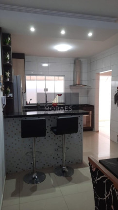 Imagem Casa com 3 Quartos à Venda, 190 m² em Jardim Cambuí - Botucatu