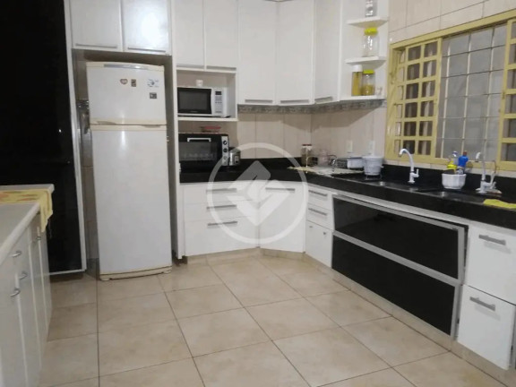 Imagem Casa com 3 Quartos à Venda, 182 m² em Setor Tancredo Neves - Goiânia Imagem Casa com 3 Quartos à Venda, 182 m² em Setor Tancredo Neves - Goiânia
