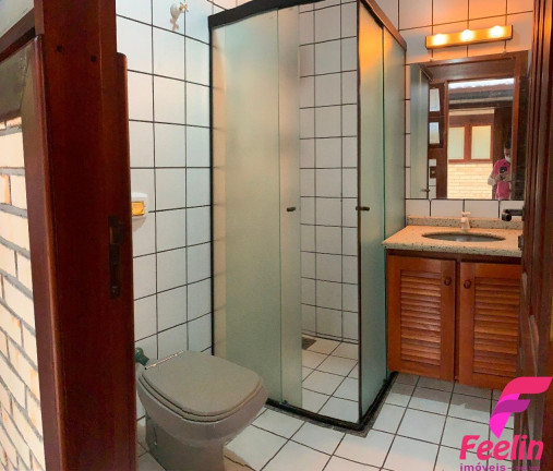Imagem Casa com 6 Quartos à Venda, 370 m² em Armação - Florianópolis