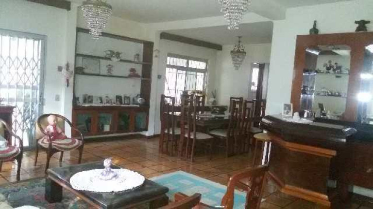 Sobrado com 5 Quartos à Venda, 353 m² em Vila Jacuí - São Paulo