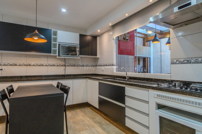 Imagem Casa com 3 Quartos à Venda, 151 m² em Campo Comprido - Curitiba Imagem Casa com 3 Quartos à Venda, 151 m² em Campo Comprido - Curitiba