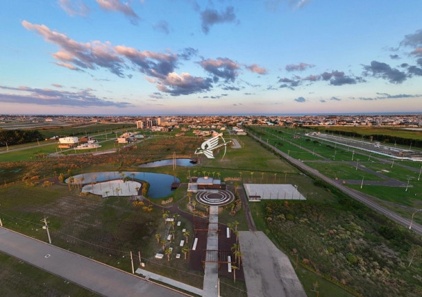 Imagem Sobrado com 3 Quartos à Venda, 130 m² em Centro - Xangri-lá Imagem Sobrado com 3 Quartos à Venda, 130 m² em Centro - Xangri-lá