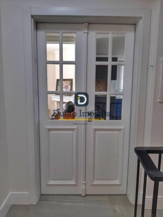 Imagem Sobrado com 3 Quartos à Venda, 260 m² em Camobi - Santa Maria