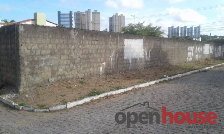 Terreno à Venda ou Locação, 700 m² em Candelária - Natal