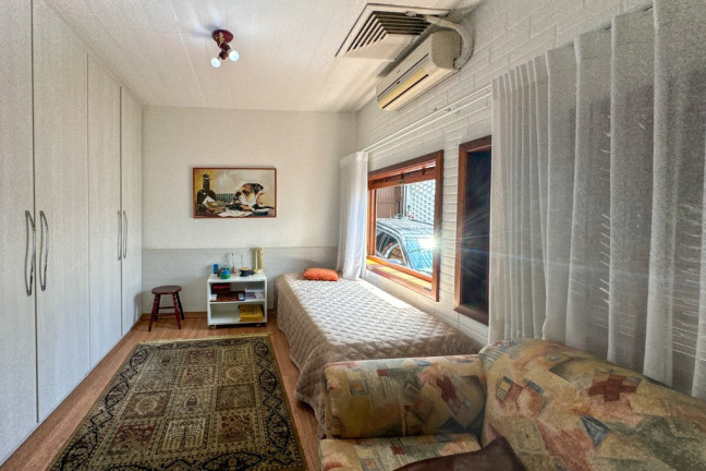Imagem Casa com 3 Quartos à Venda, 300 m² em Três Figueiras - Porto Alegre