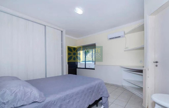 Imagem Casa com 6 Quartos para Alugar ou Temporada, 305 m² em Bombas - Bombinhas