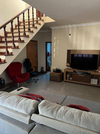 Sobrado com 3 Quartos para Alugar, 140 m² em Bosque Dos Eucaliptos - São José Dos Campos