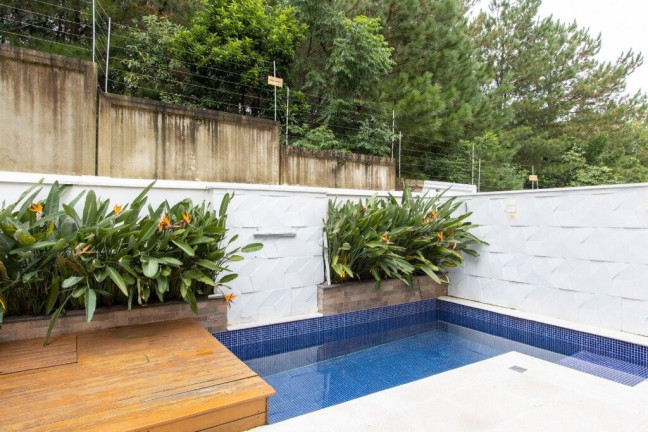 Imagem Casa com 4 Quartos à Venda, em Hípica - Porto Alegre Imagem Casa com 4 Quartos à Venda, em Hípica - Porto Alegre