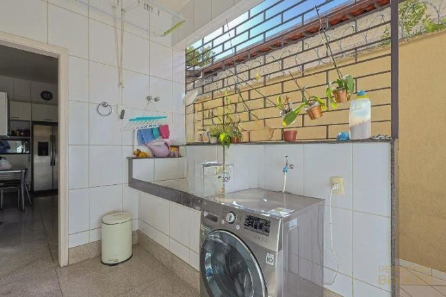 Imagem Casa com 4 Quartos à Venda, 325 m² em Santo Antônio - Belo Horizonte