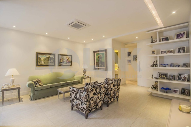 Imagem Apartamento com 4 Quartos à Venda, 251 m² em Moinhos De Vento - Porto Alegre