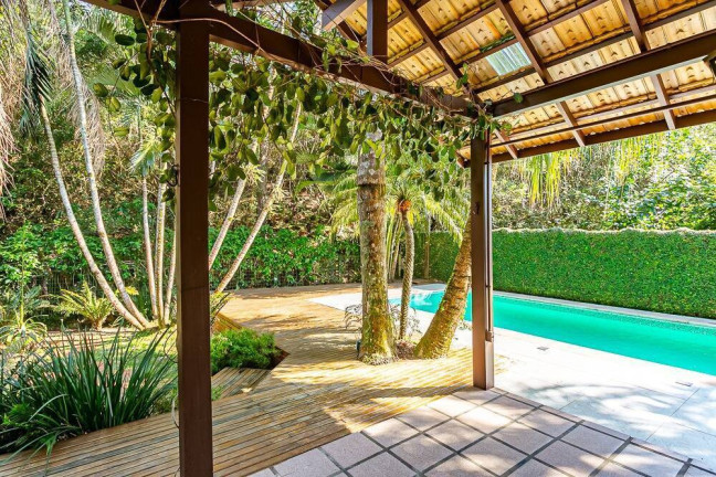 Imagem Casa com 6 Quartos à Venda, em Lagoa Da Conceição - Florianópolis Imagem Casa com 6 Quartos à Venda, em Lagoa Da Conceição - Florianópolis