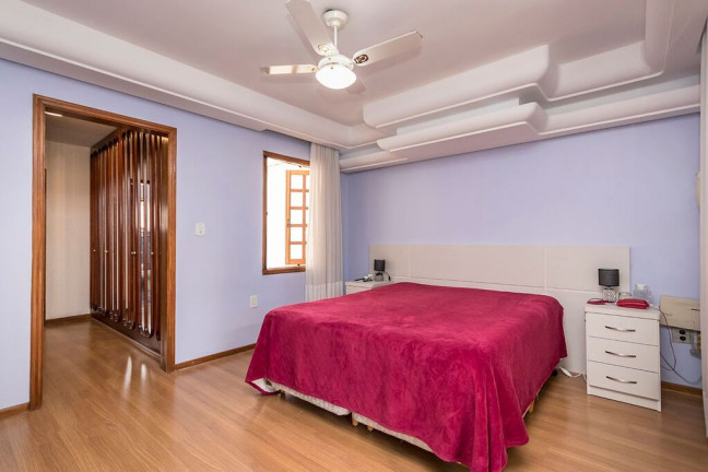 Imagem Casa com 5 Quartos à Venda, 381 m² em Jardim Lindóia - Porto Alegre