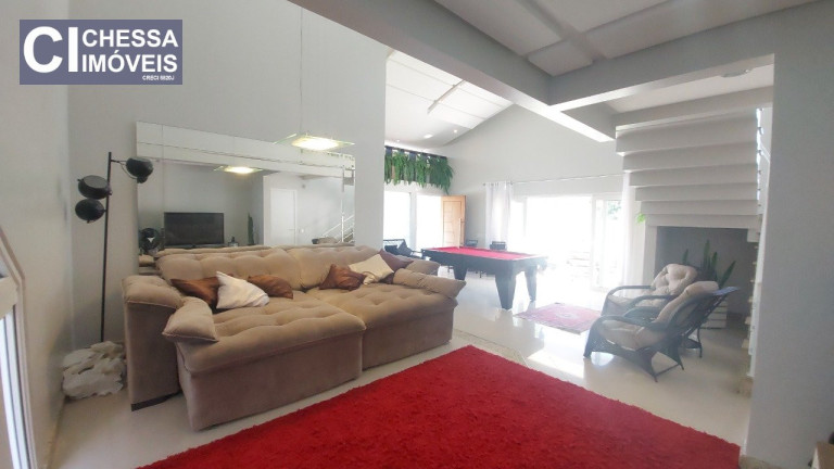 Imagem Sobrado com 3 Quartos à Venda, 527 m² em Cabeçudas - Itajaí