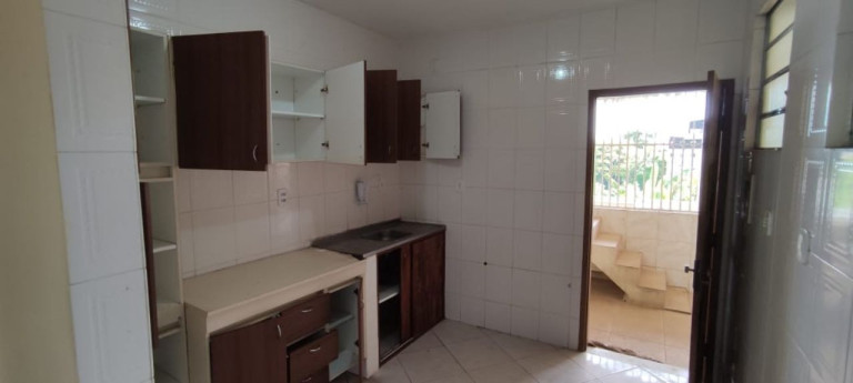 Imagem Casa com 5 Quartos à Venda, 700 m² em Cajazeiras V - Salvador Imagem Casa com 5 Quartos à Venda, 700 m² em Cajazeiras V - Salvador