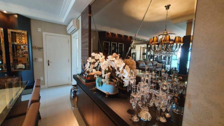 Imagem Apartamento com 4 Quartos à Venda, 326 m²
