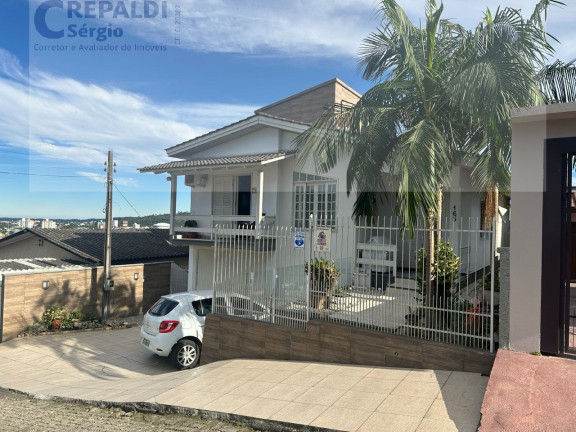 Casa com 4 Quartos à Venda,  em Mina Brasil - Criciúma