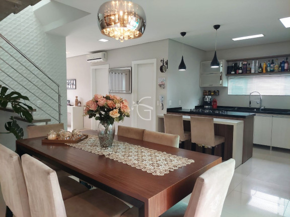 Imagem Casa com 3 Quartos à Venda, em Floresta - Joinville Imagem Casa com 3 Quartos à Venda, em Floresta - Joinville