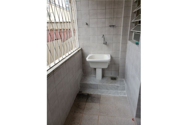 Imagem Imóvel com 2 Quartos à Venda, em Auxiliadora - Porto Alegre Imagem Imóvel com 2 Quartos à Venda, em Auxiliadora - Porto Alegre