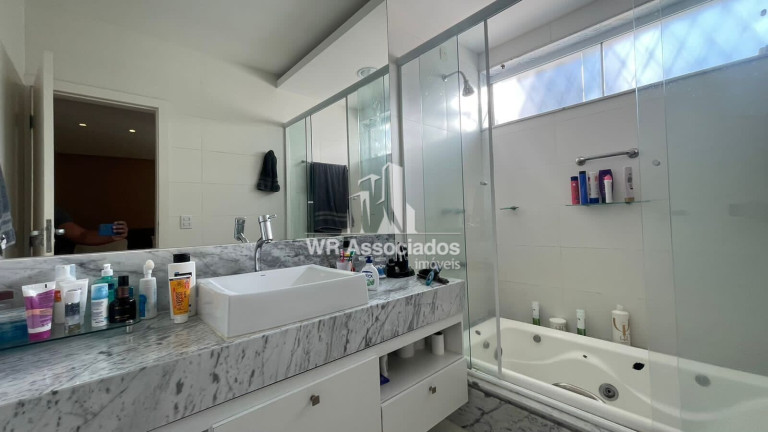 Imagem Casa com 3 Quartos à Venda, 340 m²