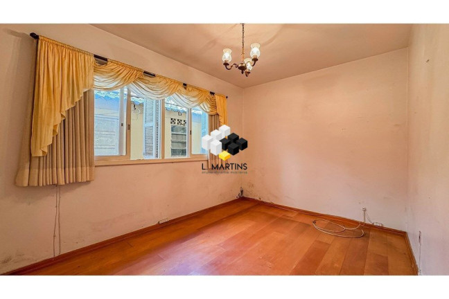Imagem Casa com 4 Quartos à Venda, 245 m² em Petrópolis - Porto Alegre Imagem Casa com 4 Quartos à Venda, 245 m² em Petrópolis - Porto Alegre