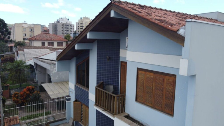 Imagem Imóvel com 4 Quartos à Venda, em Glória - Porto Alegre Imagem Imóvel com 4 Quartos à Venda, em Glória - Porto Alegre