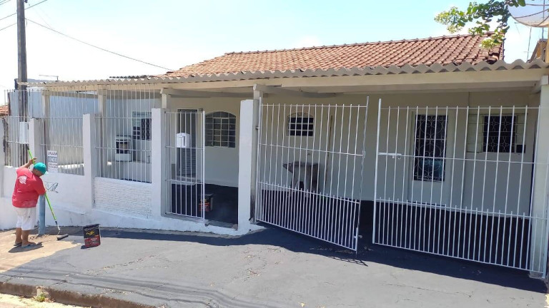 Casa com 2 Quartos à Venda,  em Jardim Bandeirantes - Marília