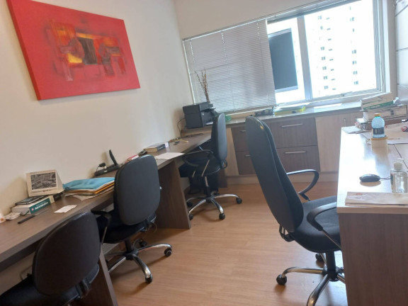 Imagem Sala Comercial à Venda, 27 m² em Centro - Curitiba Imagem Sala Comercial à Venda, 27 m² em Centro - Curitiba