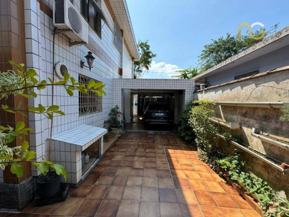Imagem Sobrado com 3 Quartos à Venda, 208 m² em Vila Cascatinha - São Vicente